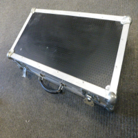 <p>Heavy duty flight-case for 37-key keyboard.</p><p>Very good condition.</p>